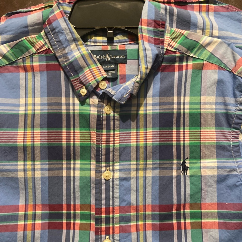 Short sleeve button down